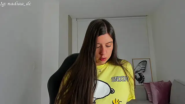 Snapshot of Nadiaa_ chatting on February 1, 4:24 am Nadiaa online show from February 1, 4:24 am