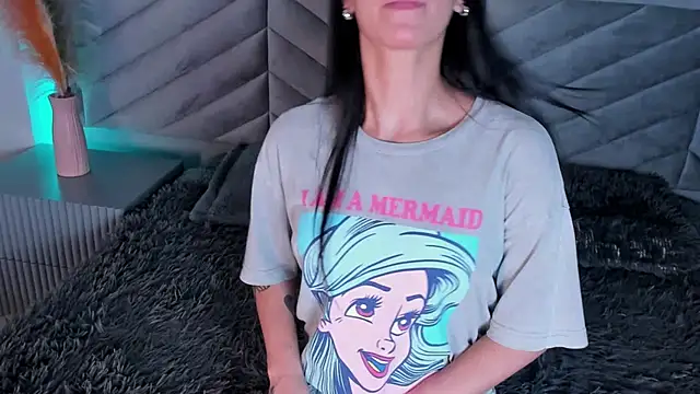 Ary thompson   online show from December 5, 8:11 pm