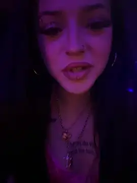 exoticmisfitt online show from April 16, 6:36 am