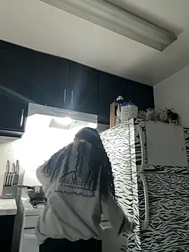 exoticmisfitt online show from April 21, 9:26 am