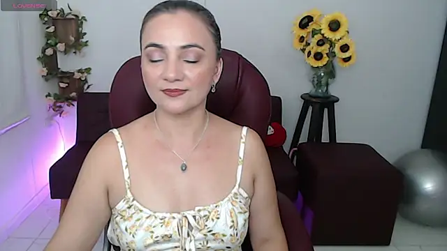 Ghada milf online show from April 13, 10:37 pm