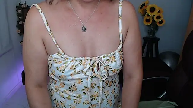 Ghada milf online show from May 15, 11:45 pm