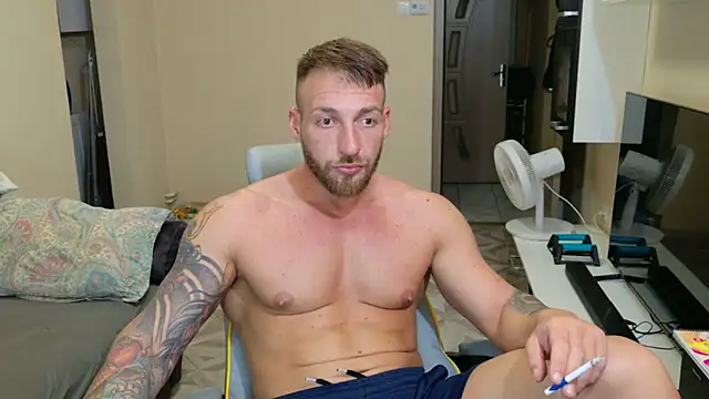 Snapshot of Alusca chatting on July 2, 8:37 pm Alusca online show from July 2, 8:37 pm