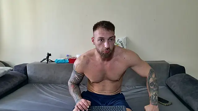 Snapshot of Alusca chatting on July 21, 9:00 am Alusca online show from July 21, 9:00 am