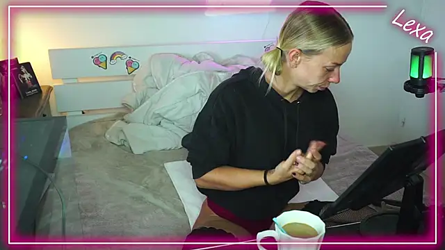 Snapshot of Lexa_xoxo chatting on November 2, 7:55 am Lexa xoxo online show from November 2, 7:55 am