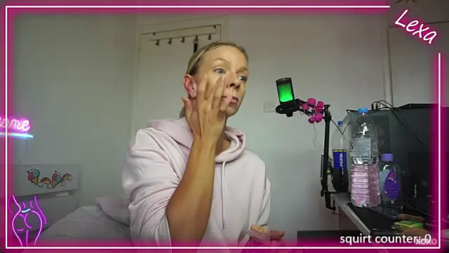 Snapshot of Lexa_xoxo chatting on November 11, 7:52 am Lexa xoxo online show from November 11, 7:52 am