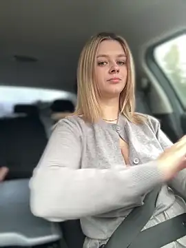 Snapshot of Love_Bri chatting on October 15, 10:26 am Love Bri online show from October 15, 10:26 am