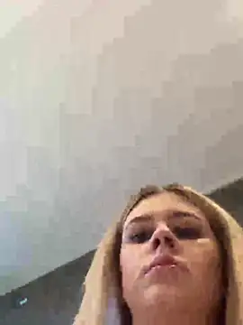 Snapshot of Love_Bri chatting on October 17, 9:23 am Love Bri online show from October 17, 9:23 am