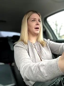 Snapshot of Love_Bri chatting on November 9, 9:51 am Love Bri online show from November 9, 9:51 am