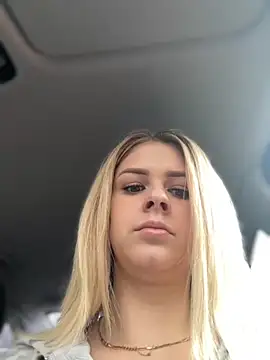 Snapshot of Love_Bri chatting on November 14, 9:19 am Love Bri online show from November 14, 9:19 am