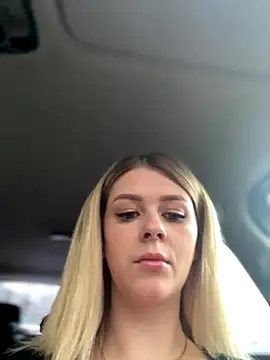 Snapshot of Love_Bri chatting on December 2, 9:25 am Love Bri online show from December 2, 9:25 am