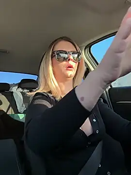 Snapshot of Love_Bri chatting on February 6, 11:13 am Love Bri online show from February 6, 11:13 am