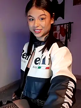 Cleo hills online show from May 3, 2:34 pm