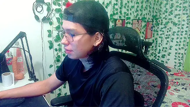 Snapshot of Andy_gray chatting on July 20, 11:56 am Andy gray online show from July 20, 11:56 am