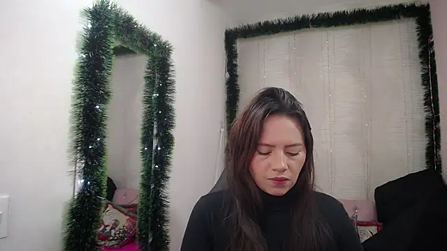 lauraguzman online show from December 28, 3:15 am