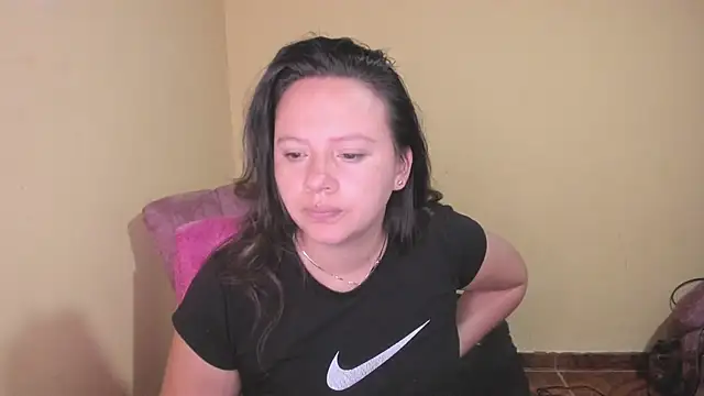 Snapshot of lauraguzman chatting on July 9, 3:54 am lauraguzman online show from July 9, 3:54 am