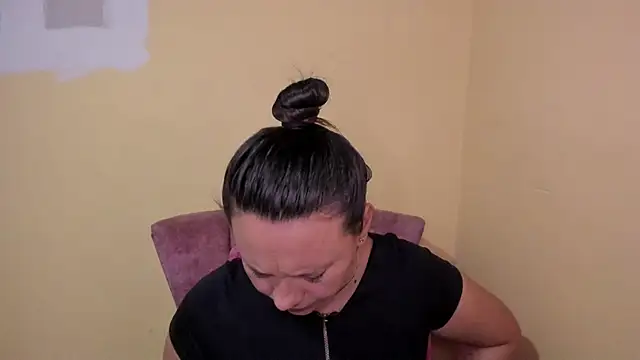 Snapshot of lauraguzman chatting on July 17, 3:24 am lauraguzman online show from July 17, 3:24 am