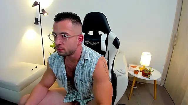 dafboy1 online show from March 13, 7:31 pm