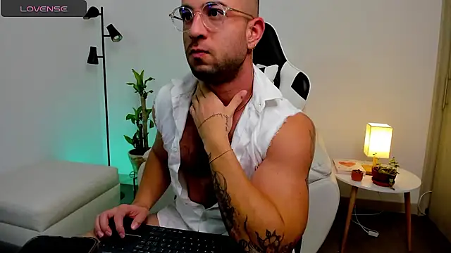 dafboy1 online show from March 15, 10:32 am