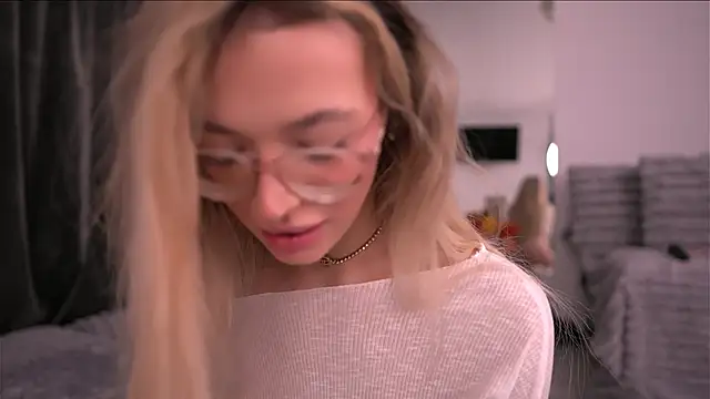 KylieJoyce online show from November 19, 9:48 pm