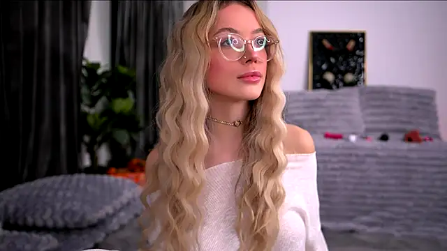 KylieJoyce online show from November 27, 10:45 pm