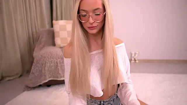 Snapshot of KylieJoyce chatting on February 7, 9:29 pm KylieJoyce online show from February 7, 9:29 pm