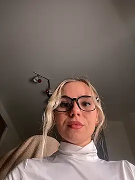 SkyBriii online show from December 26, 4:14 pm