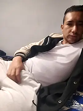 Snapshot of misterioso258 chatting on February 24, 3:32 pm misterioso258 online show from February 24, 3:32 pm