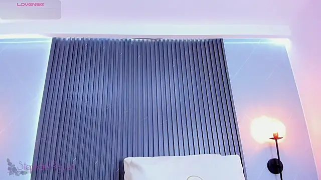 stephany roses  online show from February 5, 7:31 pm