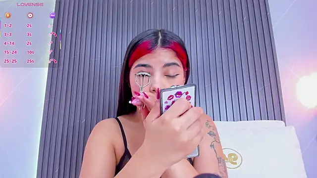 stephany roses  online show from February 24, 7:52 pm