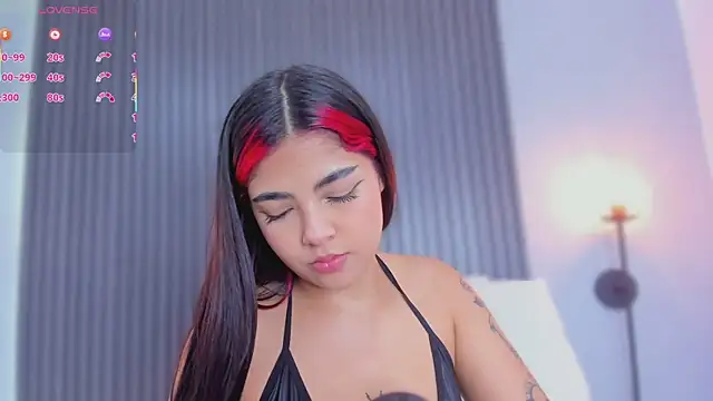 stephany roses  online show from March 1, 7:37 pm