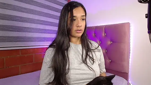 Snapshot of Maeena chatting on January 13, 6:16 am Maeena online show from January 13, 6:16 am