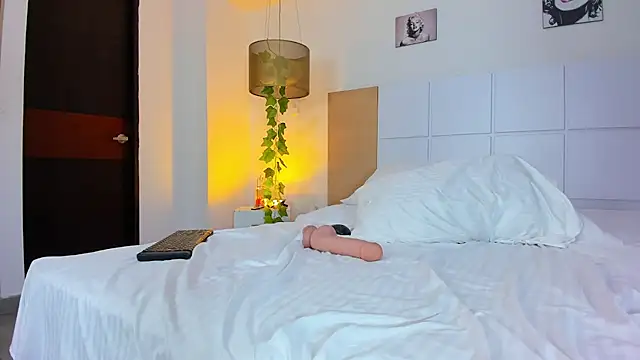 NathalyDaniels online show from February 22, 1:35 pm