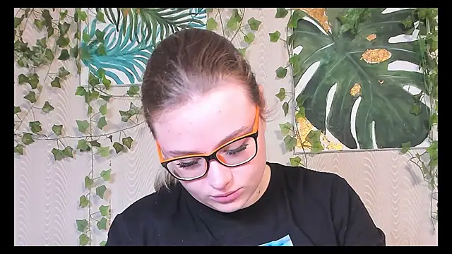 Seductive She Wolf online show from September 27, 8:25 pm