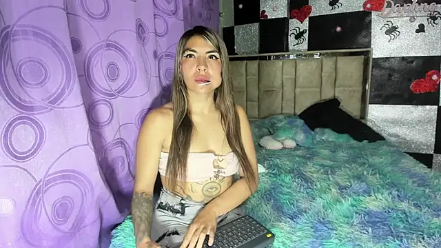 Snapshot of alanaanddaphne chatting on March 3, 8:59 pm alanaanddaphne online show from March 3, 8:59 pm