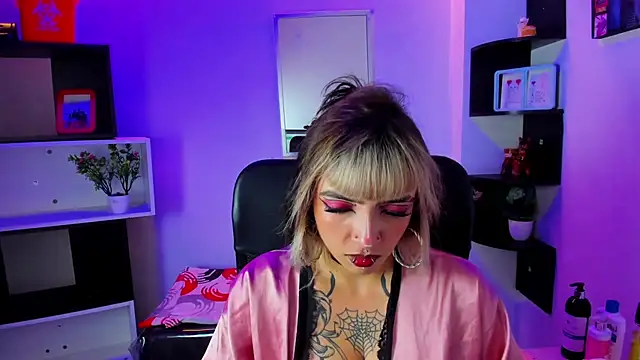 Snapshot of Samantha_Smiith chatting on July 9, 3:54 am Samantha Smiith online show from July 9, 3:54 am