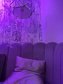 Snapshot of AbyThompson chatting on November 12, 1:28 am AbyThompson online show from November 12, 1:28 am