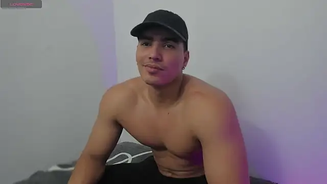 JamesGraay online show from December 13, 7:53 pm