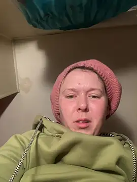 Snapshot of KatieBARBiE98 chatting on January 18, 6:39 am KatieBARBiE98 online show from January 18, 6:39 am