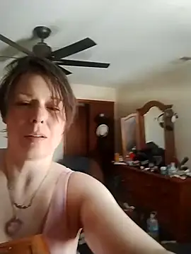 Snapshot of KatieBARBiE98 chatting on February 14, 3:53 pm KatieBARBiE98 online show from February 14, 3:53 pm