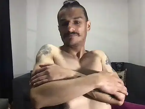 Snapshot of HorrorotikA chatting on April 5, 5:48 am HorrorotikA online show from April 5, 5:48 am