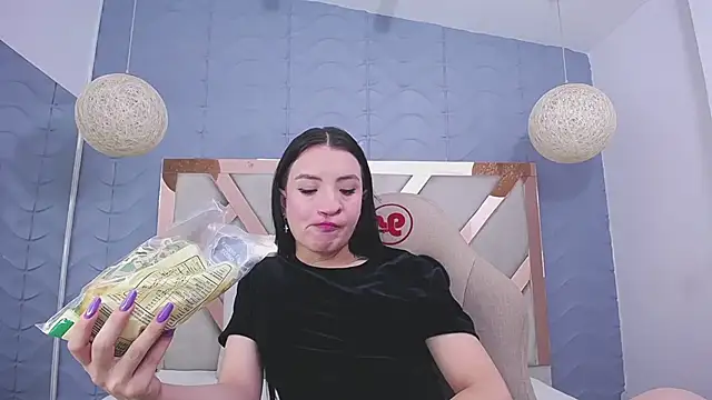 charlotte colee online show from December 7, 1:40 pm