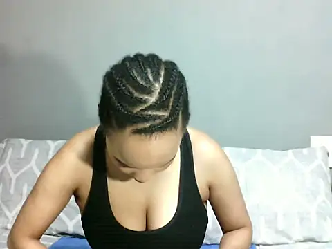 Snapshot of SmallSlut5 chatting on September 25, 4:32 pm SmallSlut5 online show from September 25, 4:32 pm