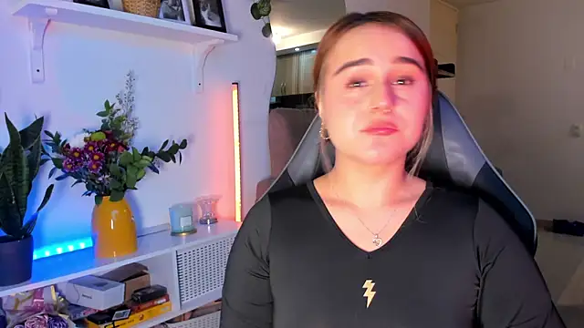 evy orange1 online show from March 7, 1:35 am