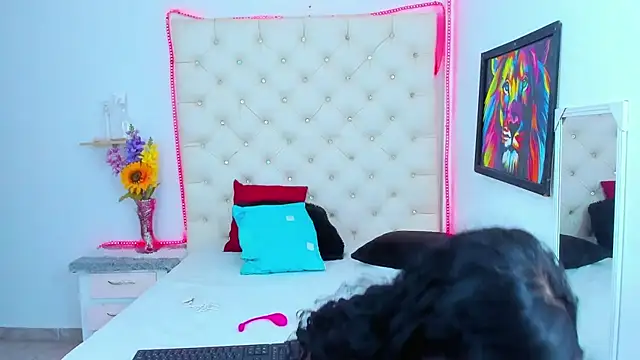 Snapshot of DAFNNEE_ROSS chatting on January 12, 12:23 pm DAFNNEE ROSS online show from January 12, 12:23 pm