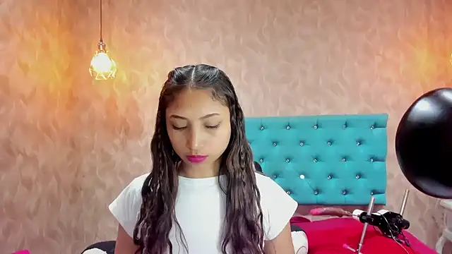 MadelineDoll online show from March 8, 5:11 am