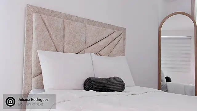 Julifoxx online show from October 20, 9:15 pm