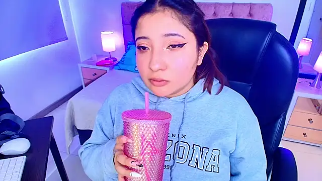 Snapshot of Emma_monserrat chatting on November 13, 7:35 pm Emma monserrat online show from November 13, 7:35 pm