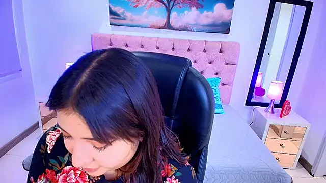 Snapshot of Emma_monserrat chatting on November 15, 7:32 pm Emma monserrat online show from November 15, 7:32 pm