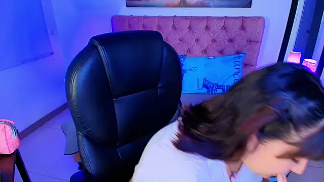 Snapshot of Emma_monserrat chatting on November 21, 8:29 pm Emma monserrat online show from November 21, 8:29 pm